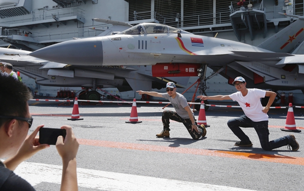 Liaoning flotilla welcomes public for HK celebration