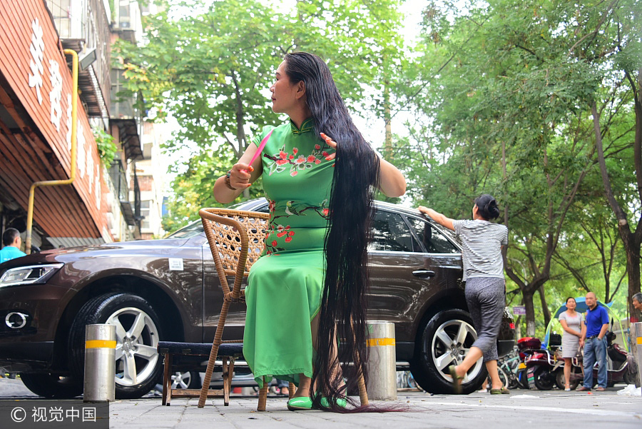 Woman's hair reaches nearly 2 meters 25 years later