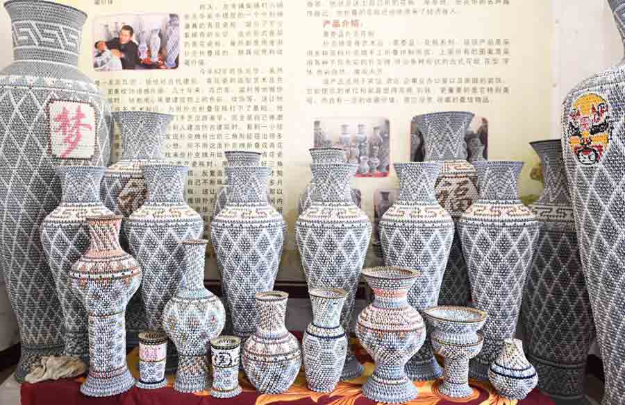 Chinese artist makes vases using playing cards