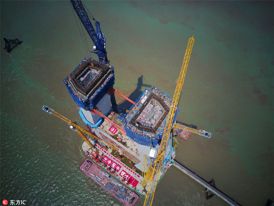 Aerial view of Shanghai-Nantong Yangtze River Bridge under construction