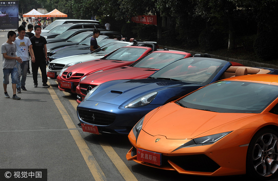 College in Hubei buys luxury cars for class