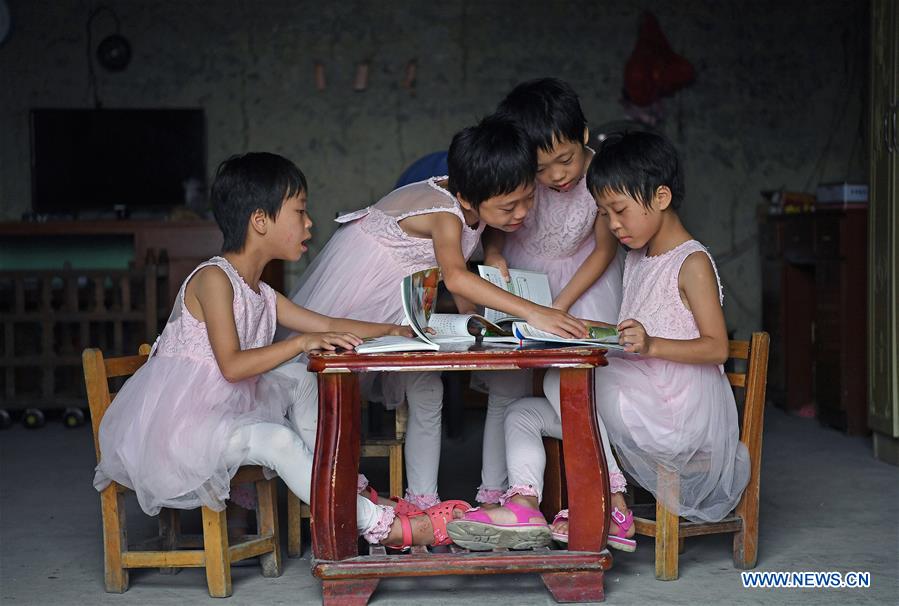 Anti-poverty story of quadruplets family in Jiangxi