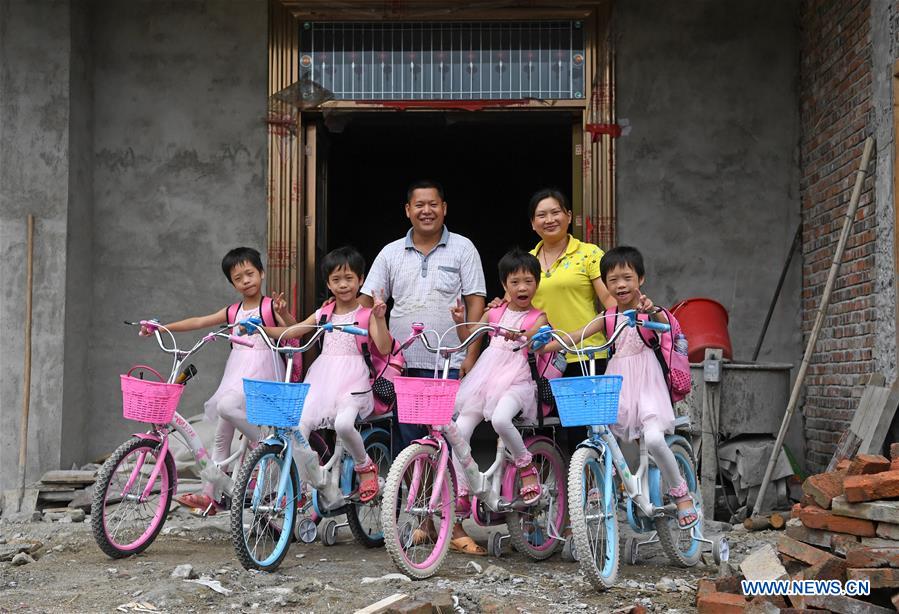 Anti-poverty story of quadruplets family in Jiangxi