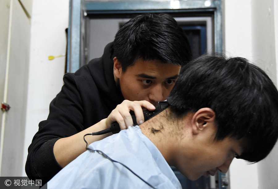 Dormitory barber has students buzzing