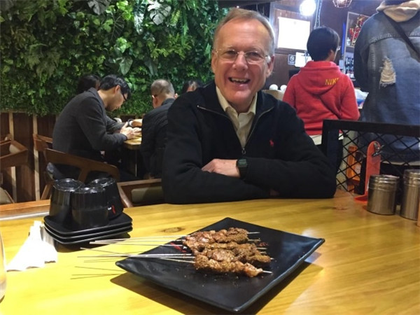 Medical journal <EM>Lancet</EM>'s senior editor visits Lancet grill in Beijing