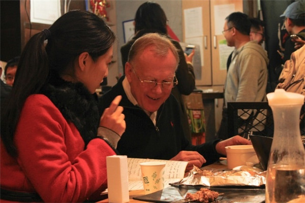 Medical journal <EM>Lancet</EM>'s senior editor visits Lancet grill in Beijing