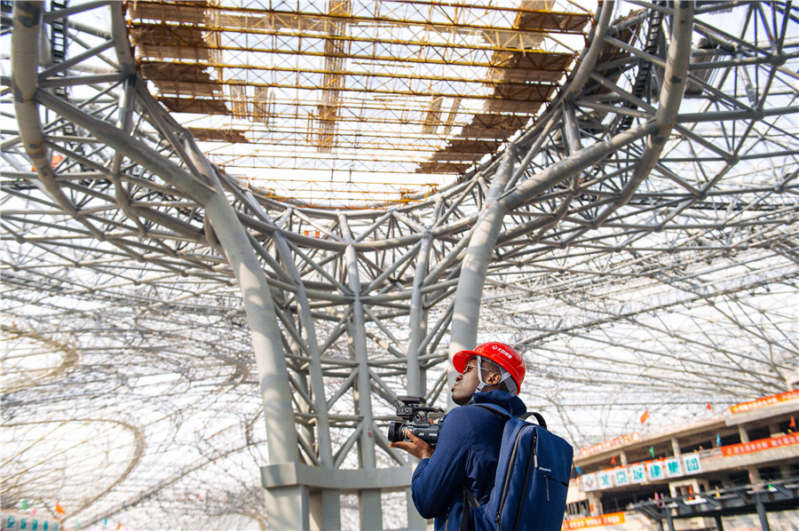 Beijing's new airport getting its roof