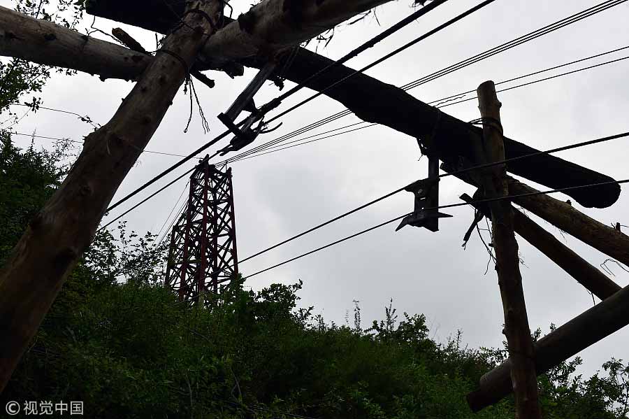 Cargo cableway facilitate villagers' life in Southwest China