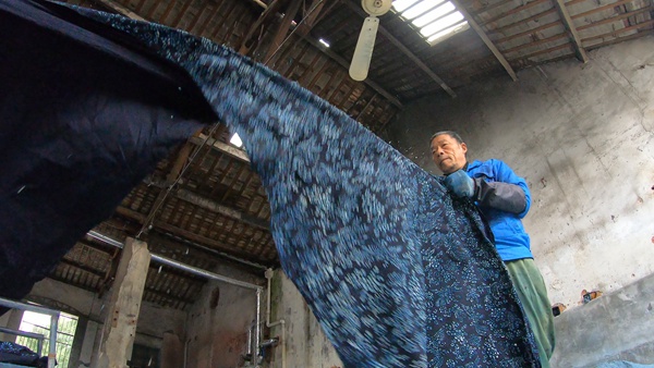 The dying craft of dyeing cloth