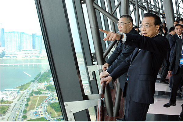 Premier Li climbs to top of Macao Tower