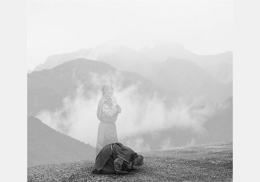 Stunning images of devout Tibetan Buddhist pilgrims