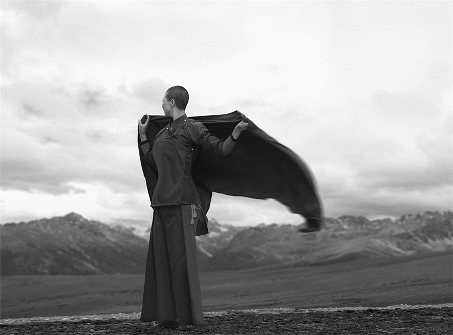 Stunning images of devout Tibetan Buddhist pilgrims