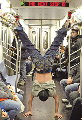 NYC subway dancers never stop grooving