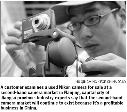 Second-hand camera shops focus on Web