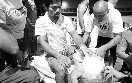 Boxer lifts Filipino spirit