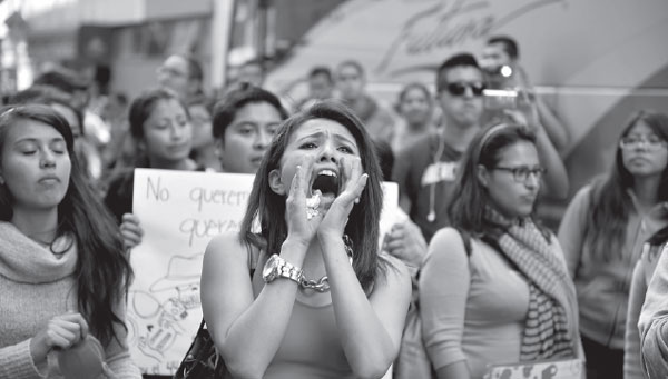 Mexican police detain 'imperial couple' over 43 missing students