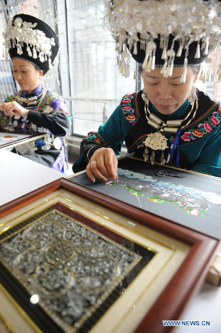 Competition showcasing handmade craftwork held in Guiyang