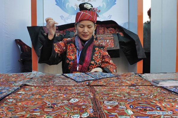 Competition showcasing handmade craftwork held in Guiyang