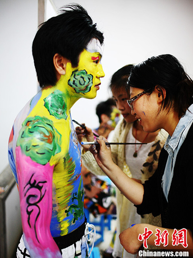 Body painting contest held in E China's Nanjing