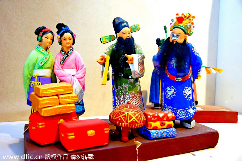 Vivid clay figurines exhibited in Nanjing