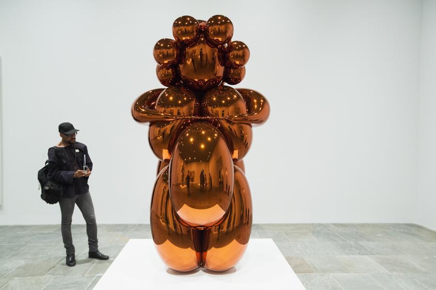 Preview of a Jeff Koons retrospective