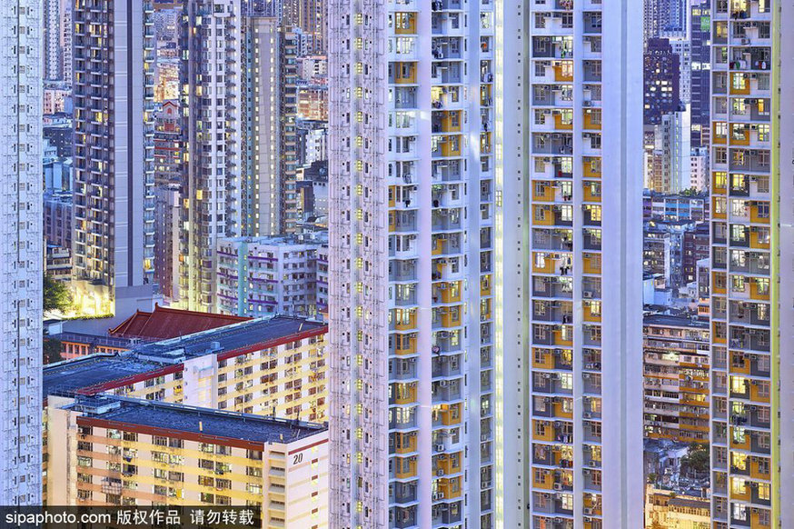 French photographer captures 'The Blue Moment' in HK