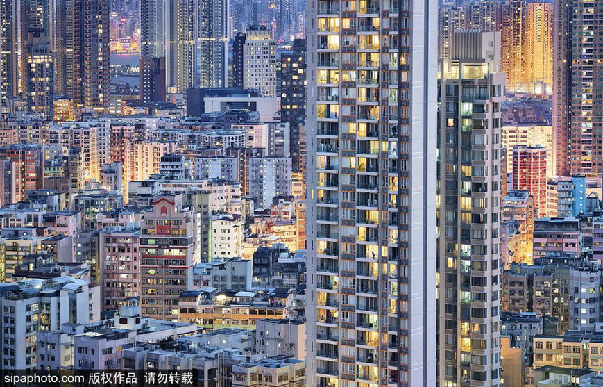 French photographer captures 'The Blue Moment' in HK