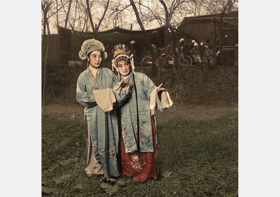 Photographer captures folk opera performers in the countryside