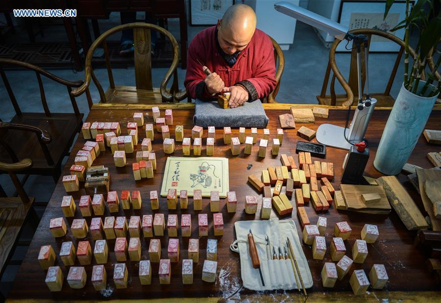 Inheritor of woodblock painting technique-Wei Lizhong