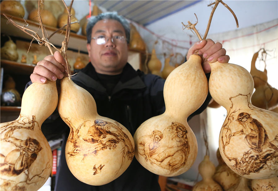 Folk artist makes handicrafts themed Monkey King to greet lunar year