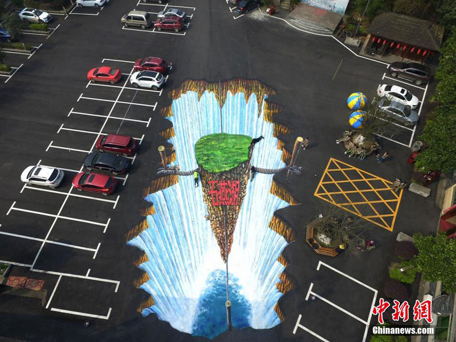 3D painting of giant waterfall debuts in Changsha