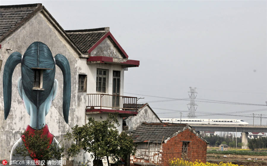 French artist creates new graffiti in suburban Shanghai