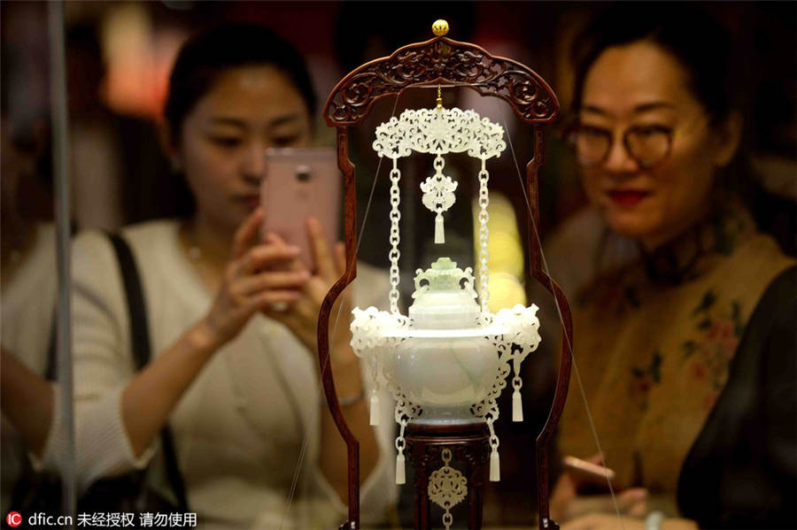 Beijing Taimiao Temple stages superb crafts show