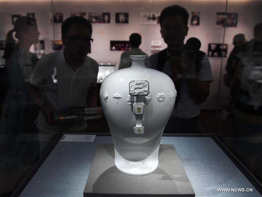 Porcelain exhibition of artist Wang Xiajun launched in Beijing