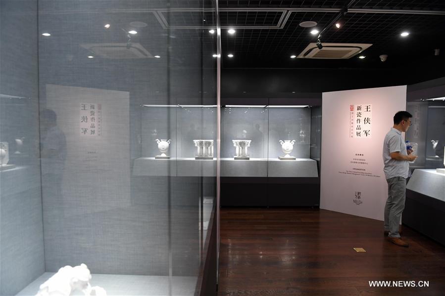 Porcelain exhibition of artist Wang Xiajun launched in Beijing