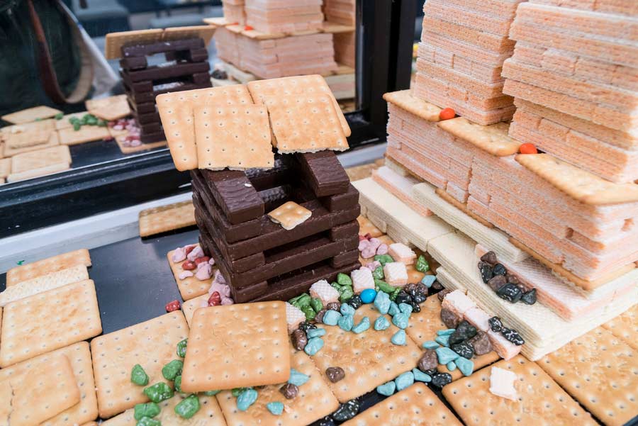 Edible model buildings in Shanghai reflect on urban life