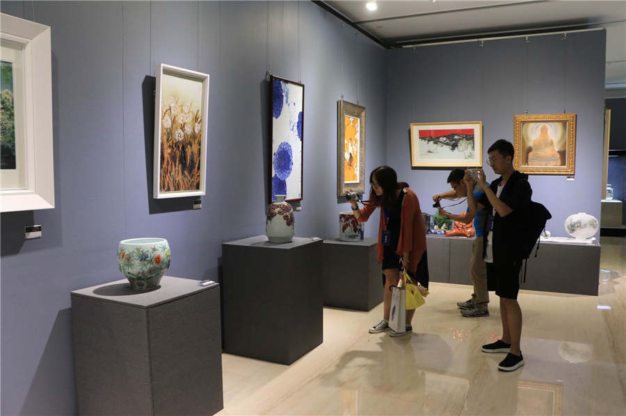 Jingdezhen ceramics shine in capital