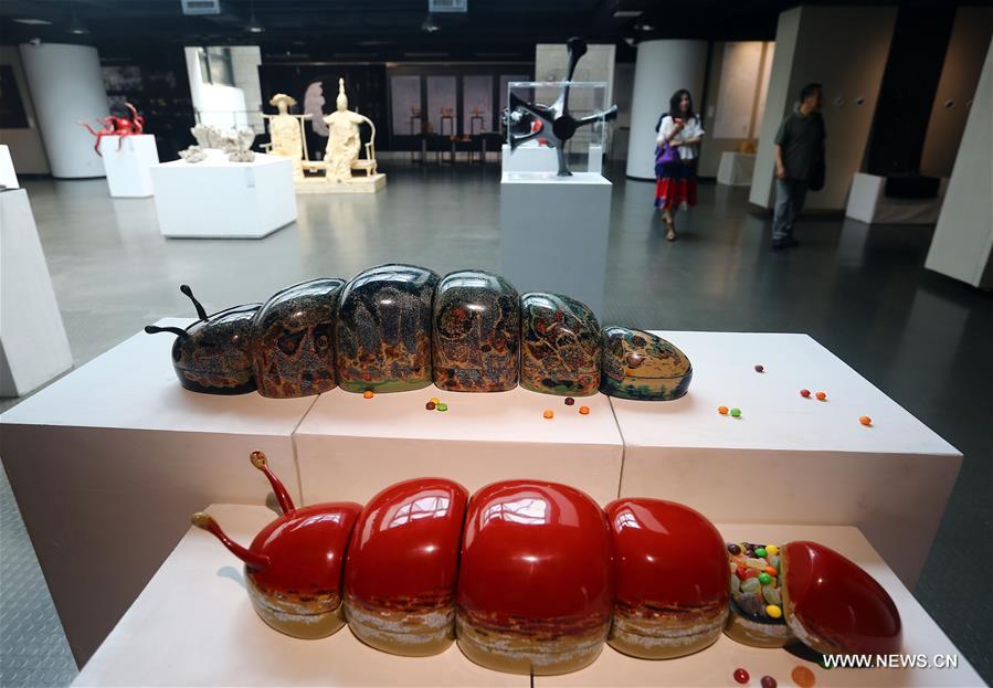 Works of fine arts graduates displayed in Tianjin