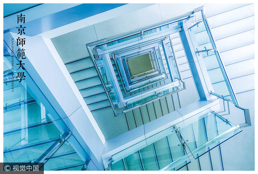 Student captures beautiful spiral stairways in Nanjing colleges