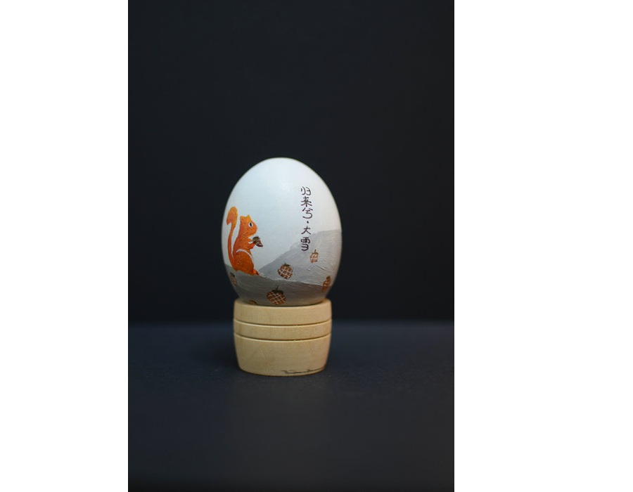 Young artist swaps conventional canvas for eggshells