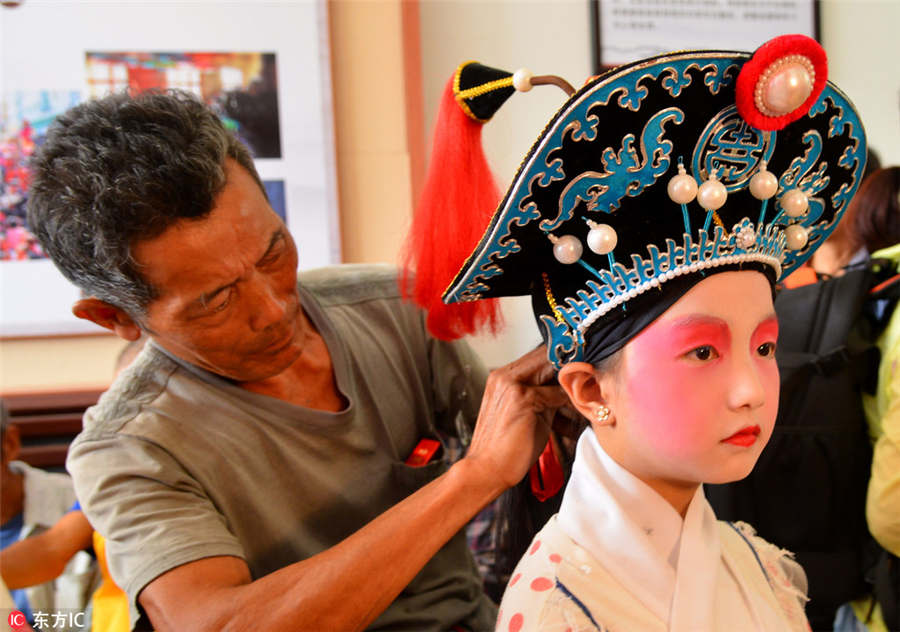 Folk dance Taige shows history, color and music in Wuyuan