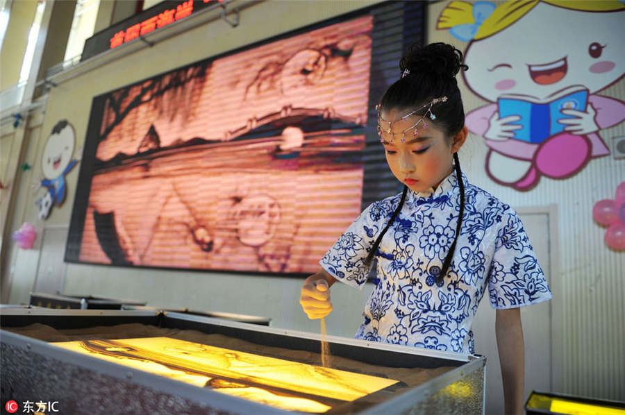 Qingdao students show talents at sand art festival