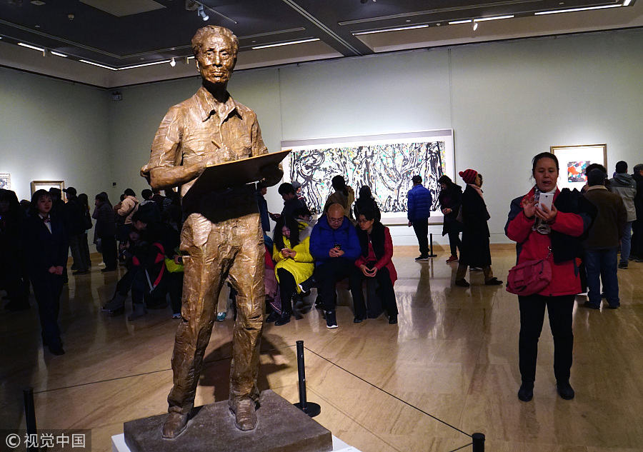 Exhibition of modern art masters draws crowd in Beijing