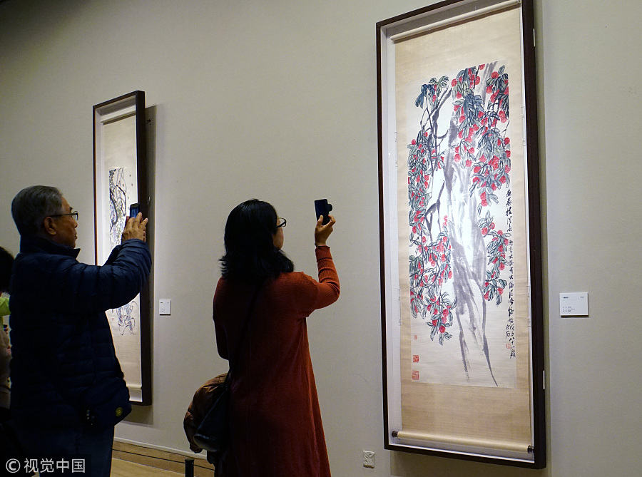 Exhibition of modern art masters draws crowd in Beijing