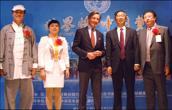 Chinese farmers' art paintings score at UN