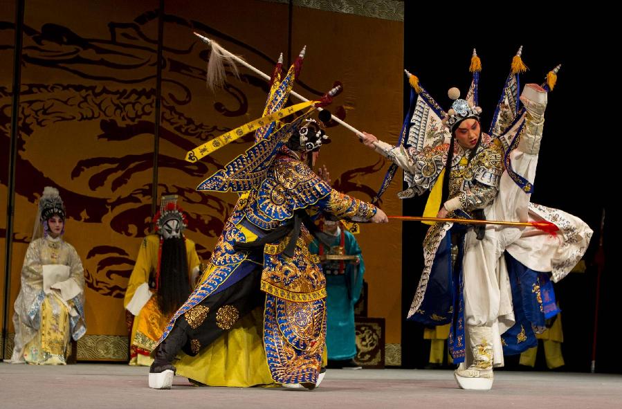 Chinese artists perform Peking Opera in Toronto