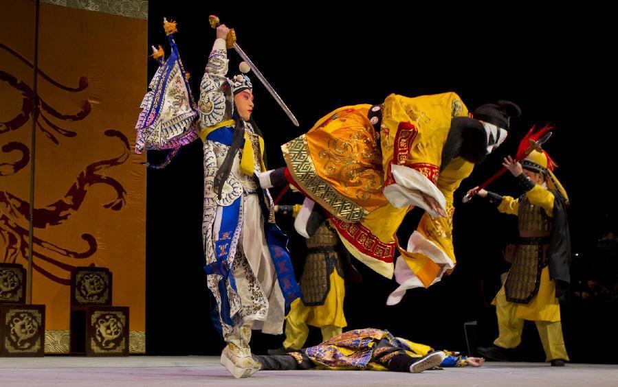 Chinese artists perform Peking Opera in Toronto