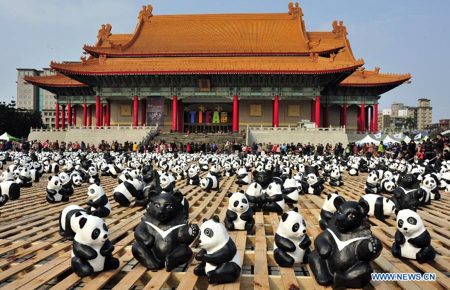 Paper pandas displayed in Taipei