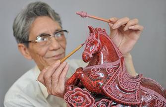 Crafts master keen to keep She ethnic group silver crafts alive