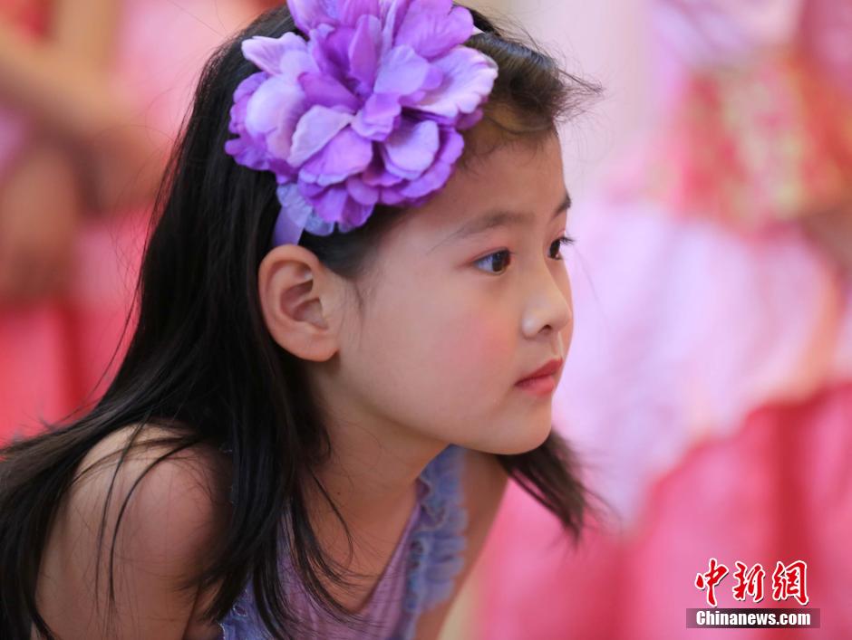 Chinese girls crowned the 'Little Disney Princess'